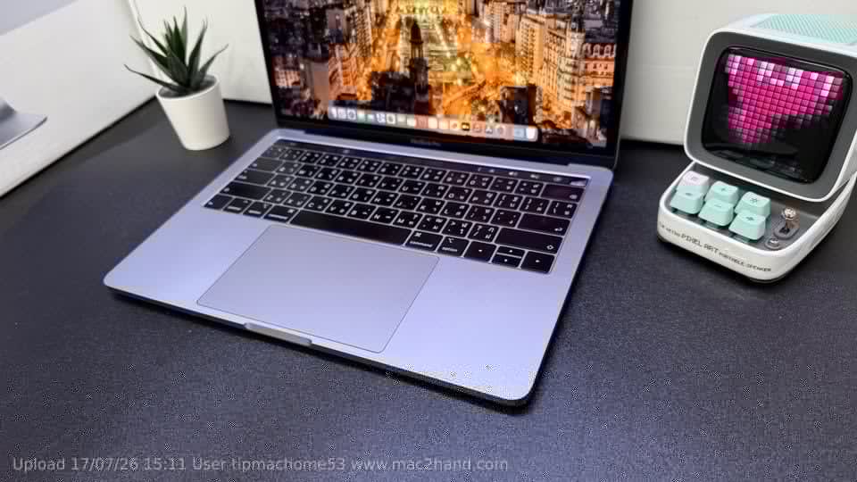 MacBook Pro 13-inch, 2017, Four Thunderbolt 3 ports (Touch Bar)