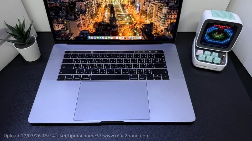 MacBook Pro 15-inch, Late 2016, Four Thunderbolt 3 ports (Touch Bar)