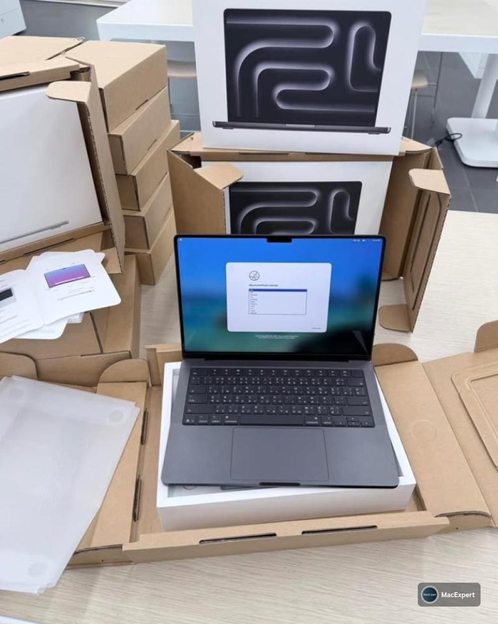 MacBook Pro 14-inch, 2025 (M5)