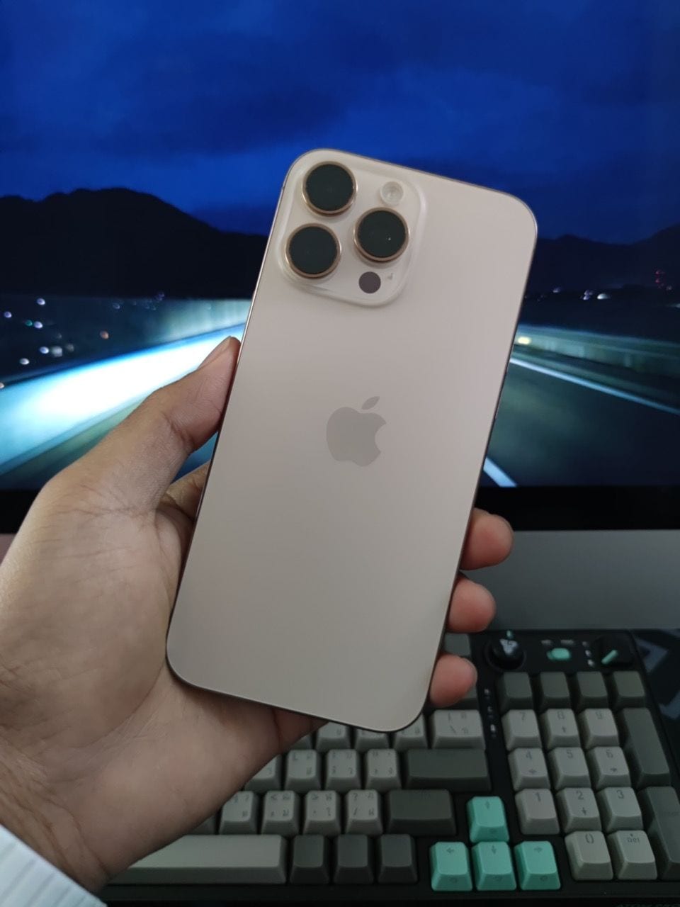 iPhone 16 Pro Max 512GB Desert Titanium • PH336
