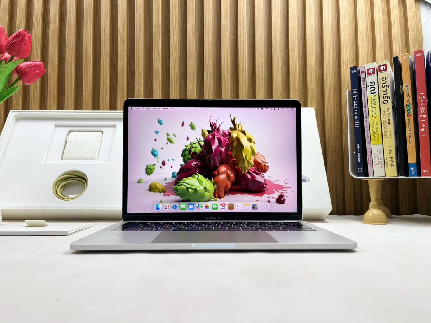 MacBook Pro 13-inch, 2017, Four Thunderbolt 3 ports (Touch Bar)