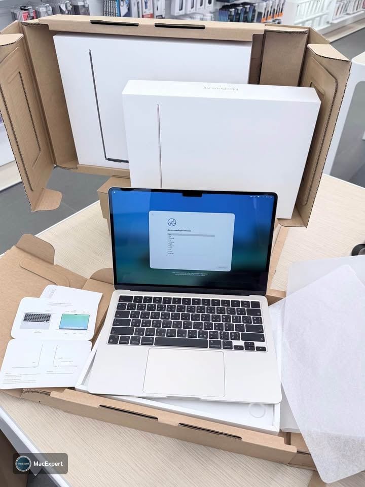 MacBook Air 13-inch, M2, 2022