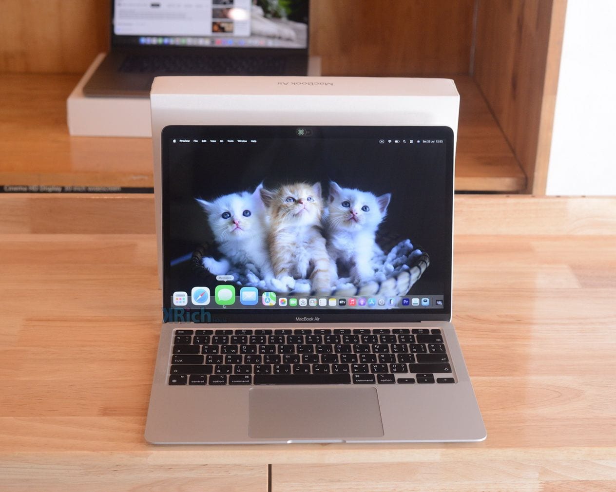 MacBook Air 13-inch, M1, 2020 MacBook Air 13-inch 2020 M1 8-CPU 7-GPU RAM 8GB SSD 256 Box