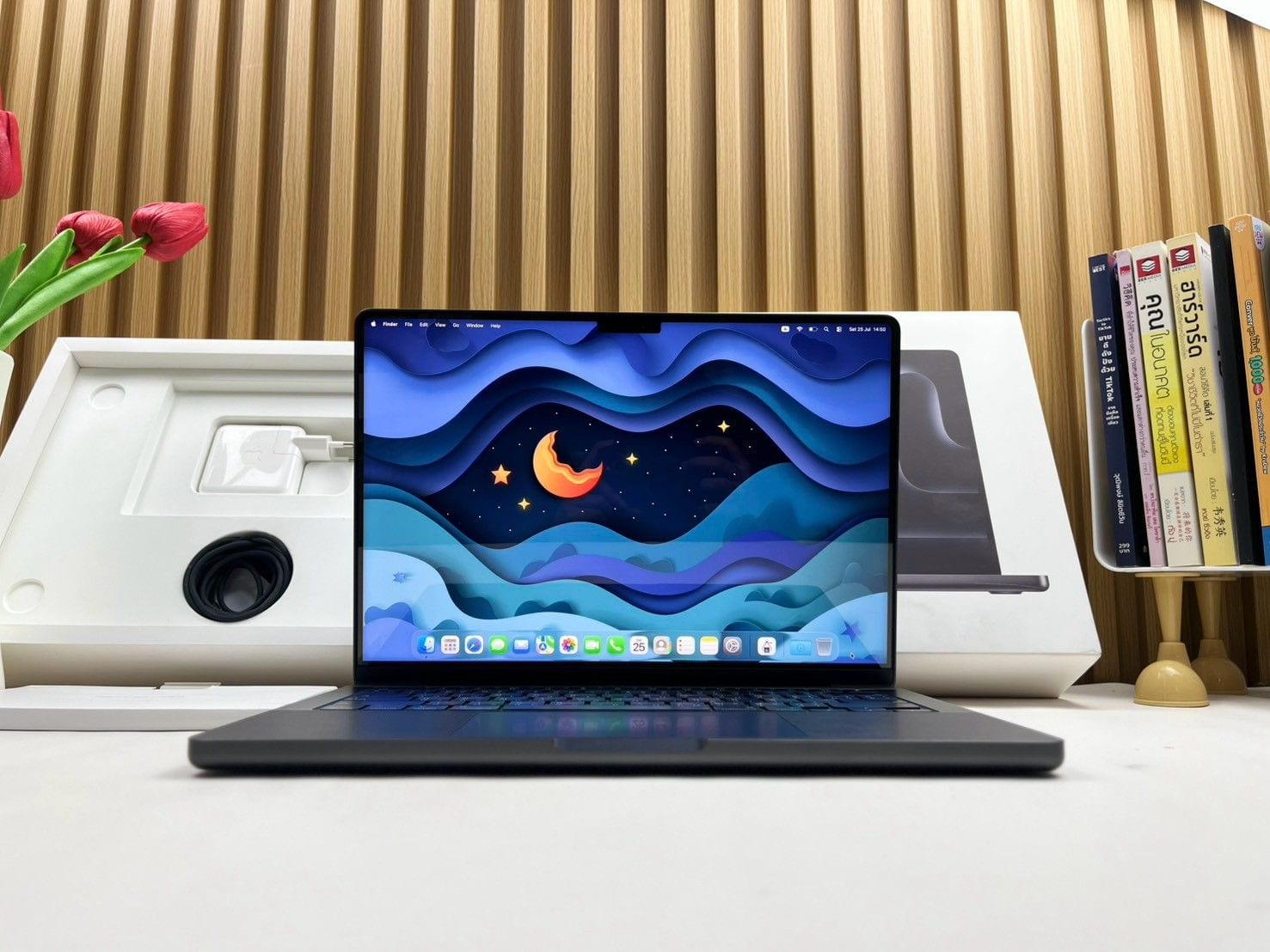 MacBook Pro 14-inch, 2025 (M5)