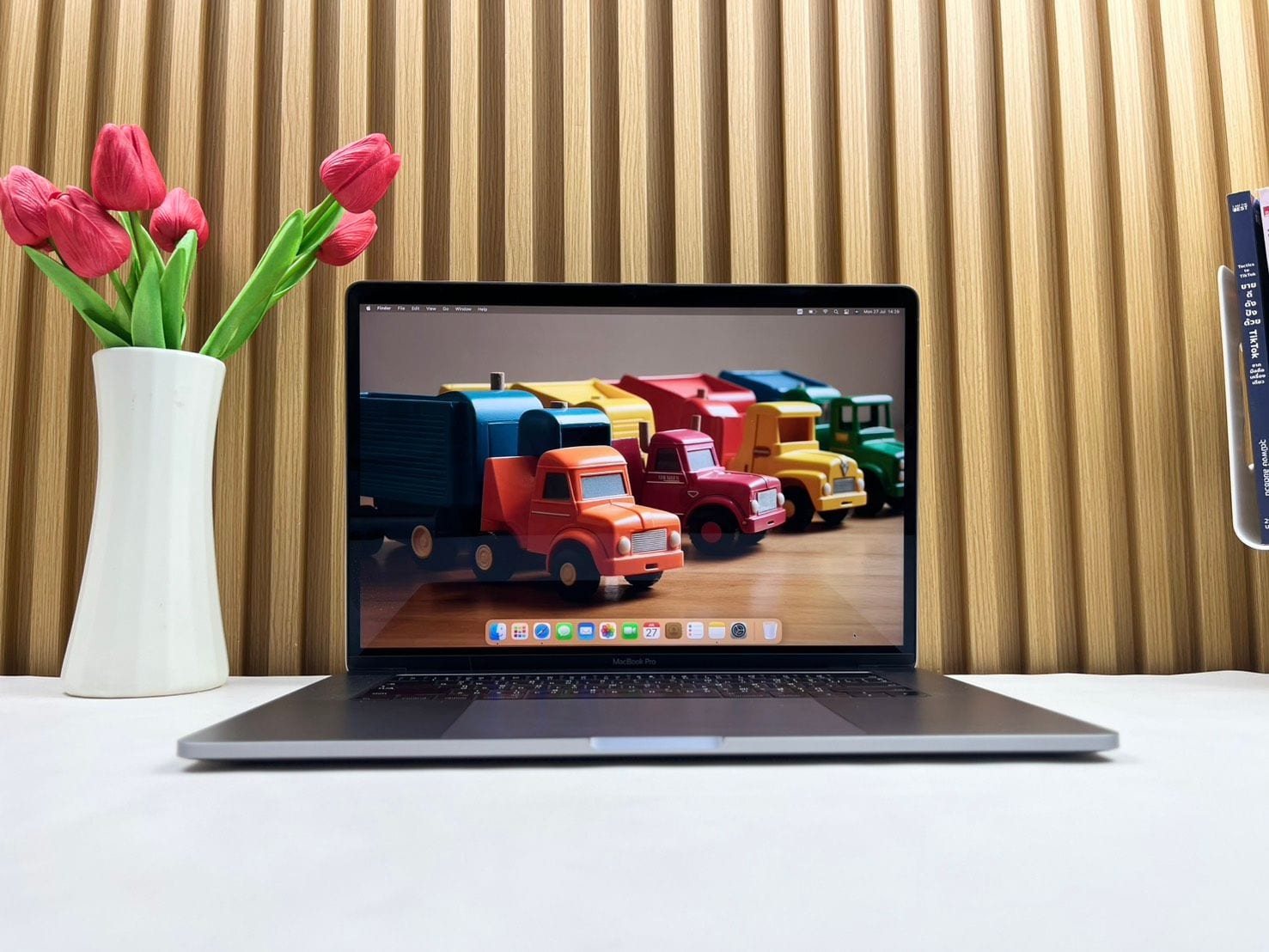 MacBook Pro 15-inch, Late 2016, Four Thunderbolt 3 ports (Touch Bar)