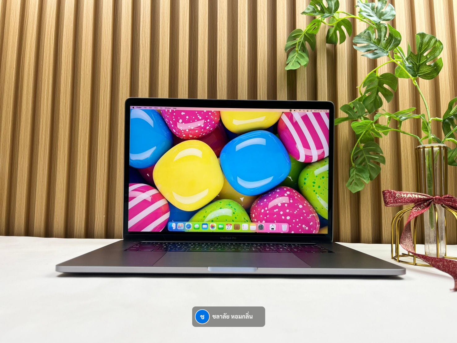 MacBook Pro 15-inch, Late 2016, Four Thunderbolt 3 ports (Touch Bar)