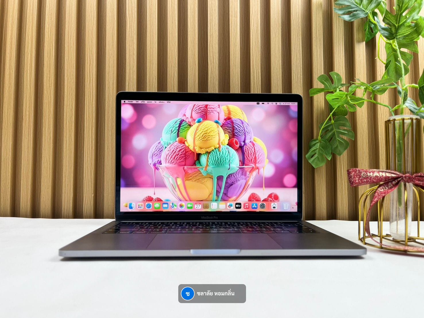 MacBook Pro 13-inch, 2019, Four Thunderbolt 3 ports (Touch Bar)