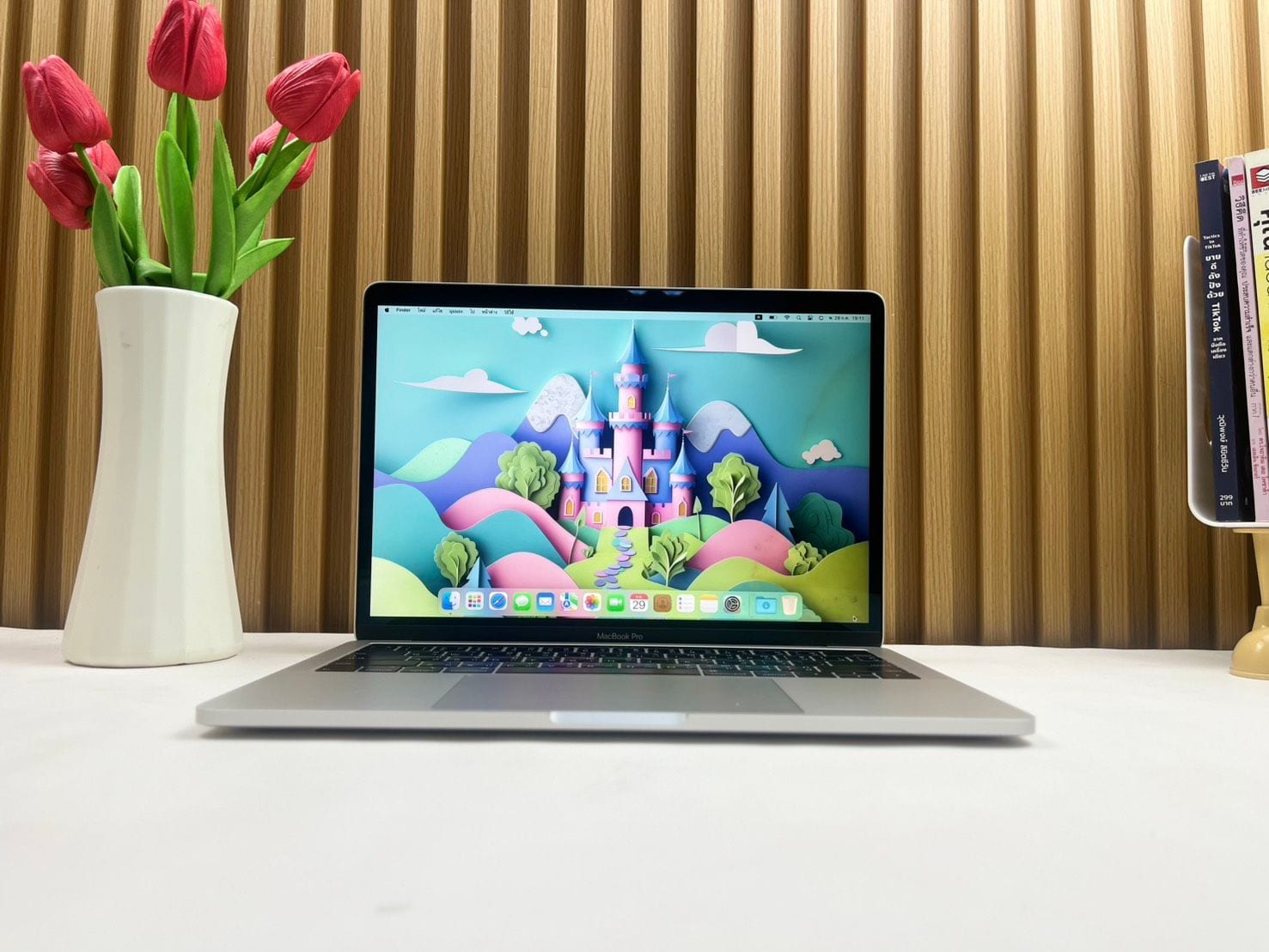 MacBook Pro 13-inch, 2018, Four Thunderbolt 3 ports (Touch Bar)