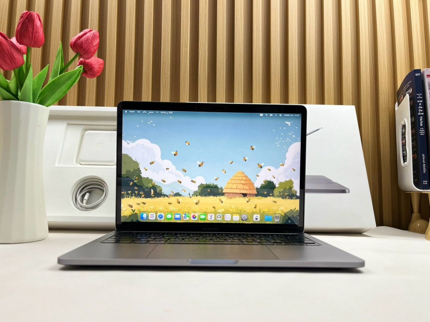 MacBook Pro 13-inch, 2019, Four Thunderbolt 3 ports (Touch Bar)
