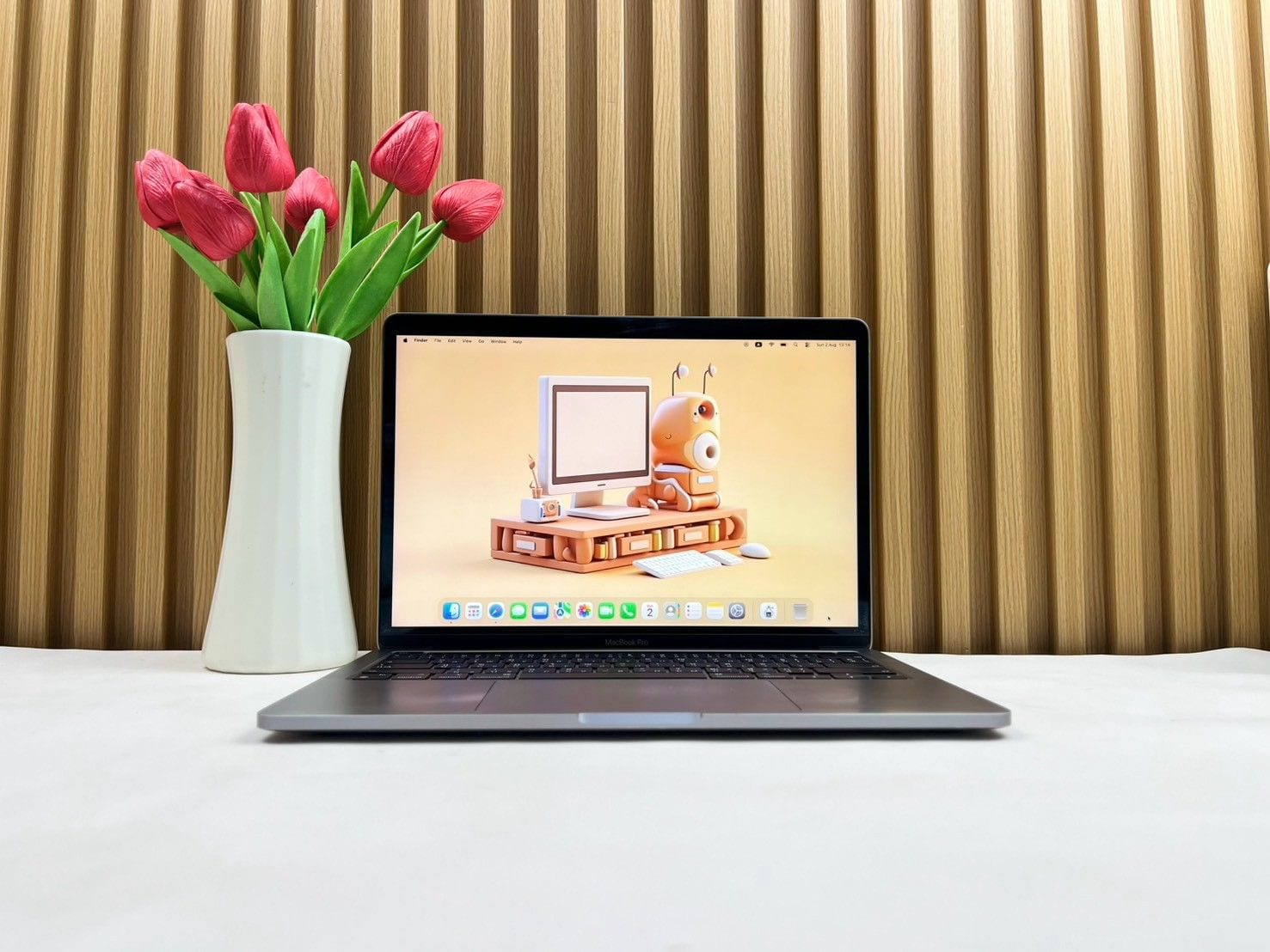 MacBook Pro 13-inch, 2019, Four Thunderbolt 3 ports (Touch Bar)