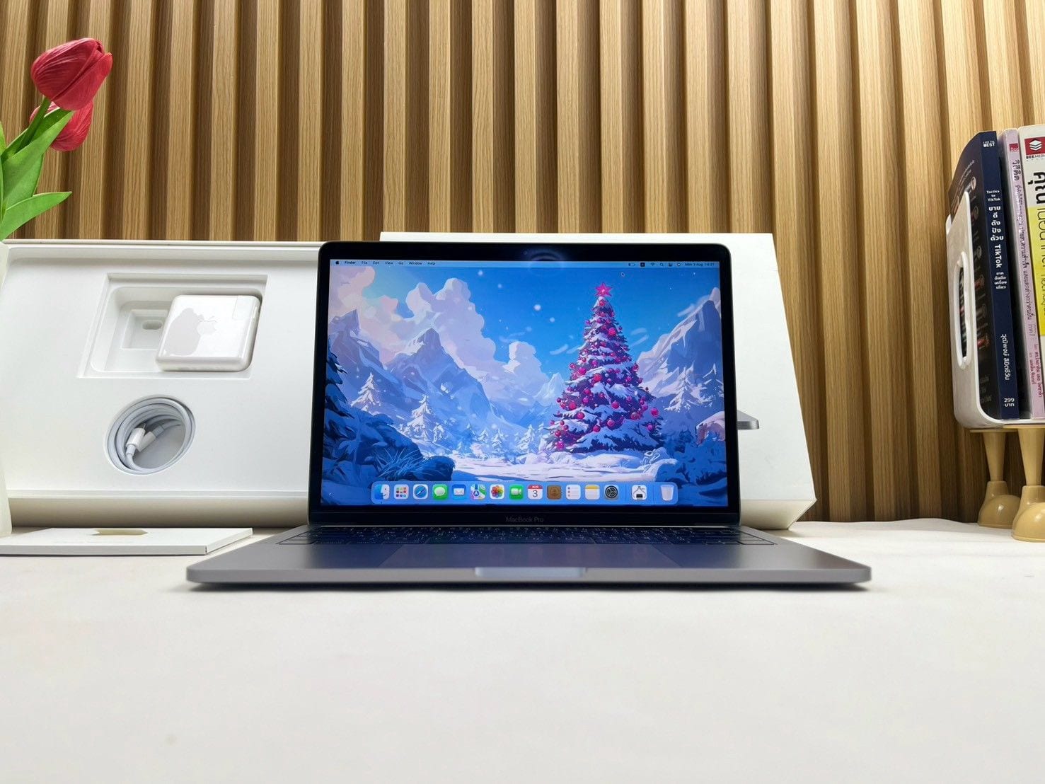 MacBook Pro 13-inch, Late 2016, Four Thunderbolt 3 ports (Touch Bar)