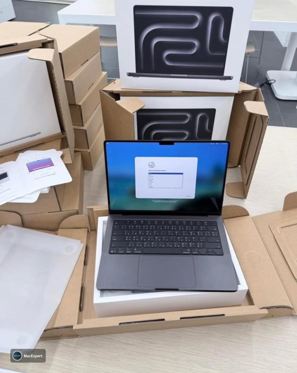 MacBook Pro 14-inch, 2025 (M5)