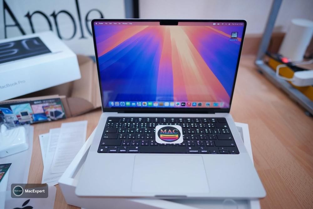 MacBook Pro 14-inch, 2025 (M5)