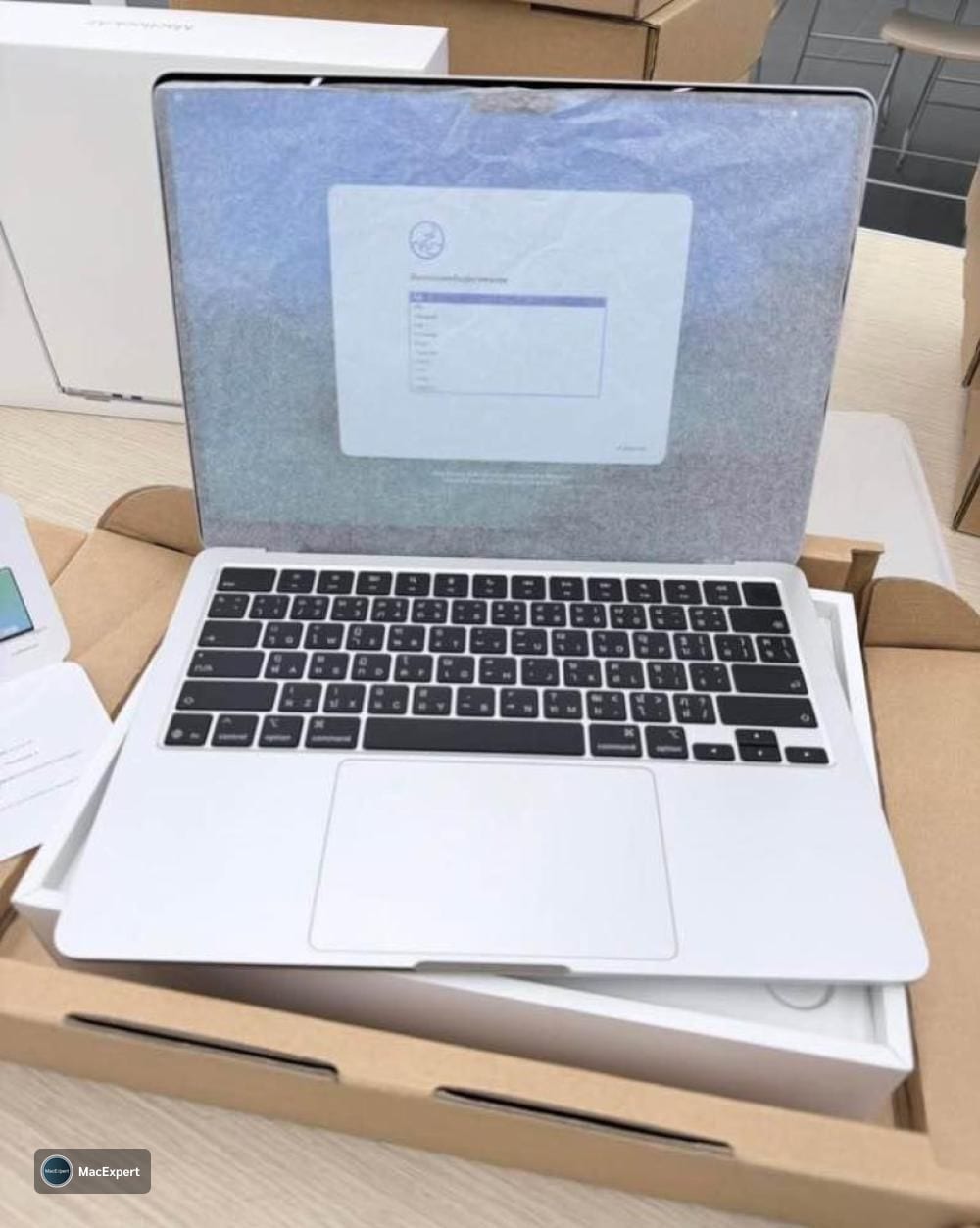 MacBook Air 13-inch, M4, 2025