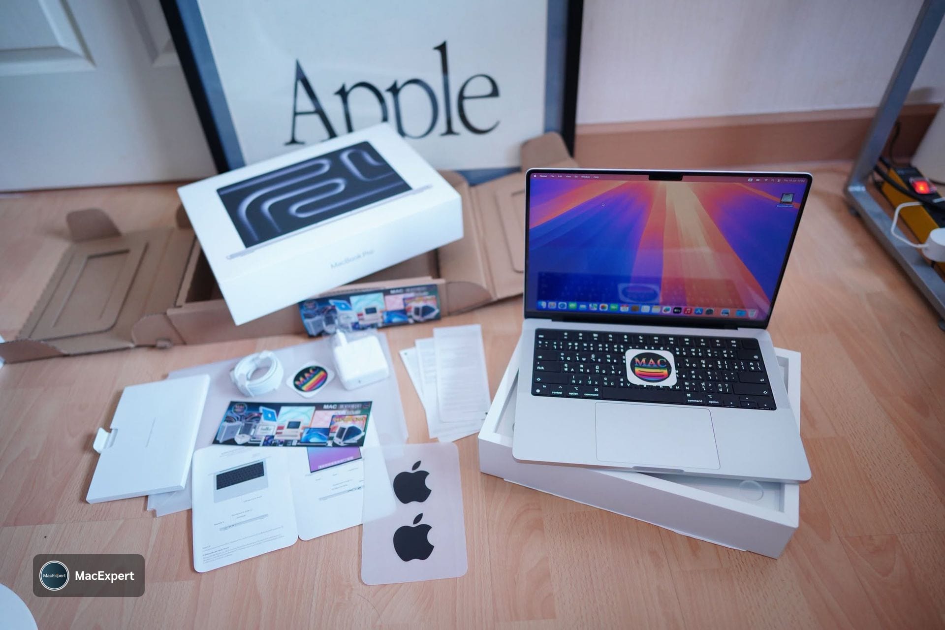 MacBook Pro 14-inch, Nov 2023 (M3 Pro / M3 Max)
