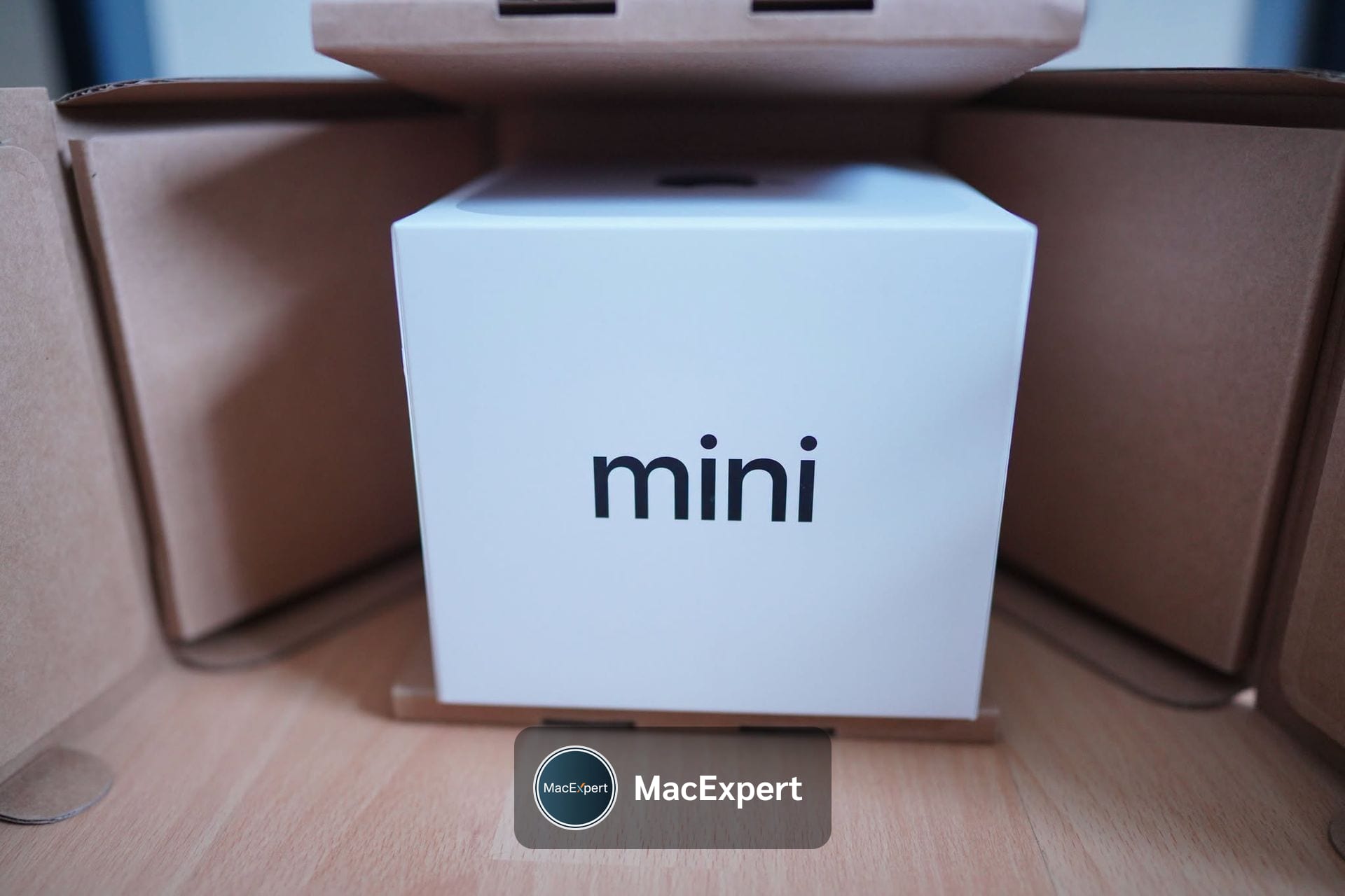 Mac mini (M4, 2024)
